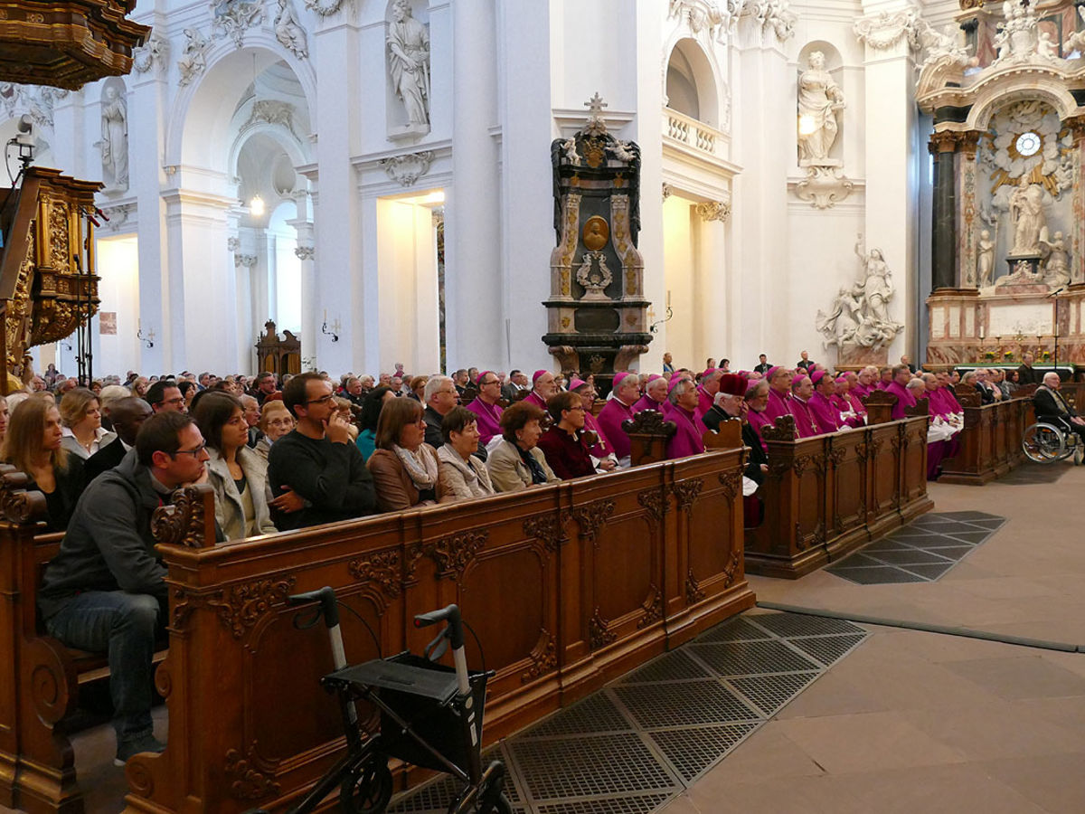 Abschlussvesper der Bischofskonferenz mit Austeilung des Bonifatiussegens (Foto: Karl-Franz Thiede)